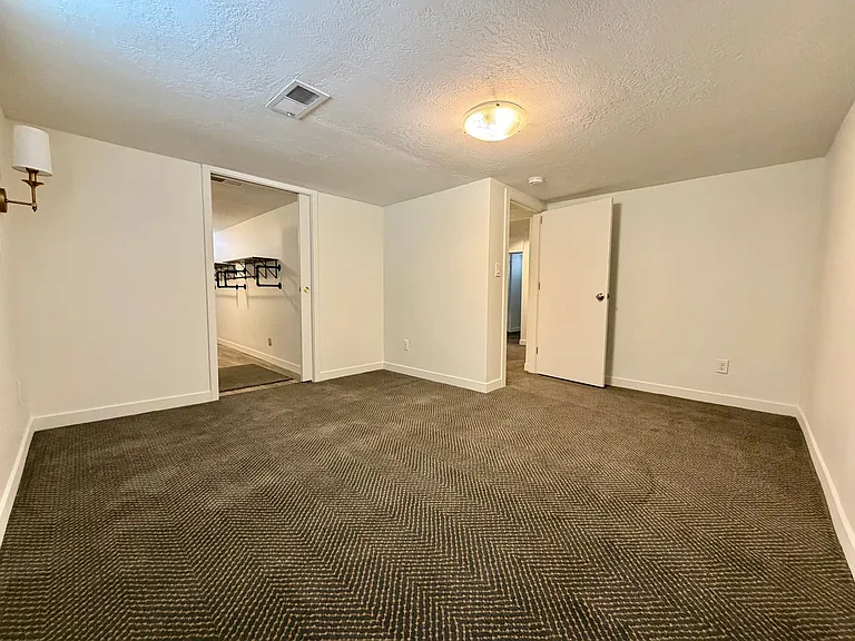 7620 S Jefferson St — Photo 9