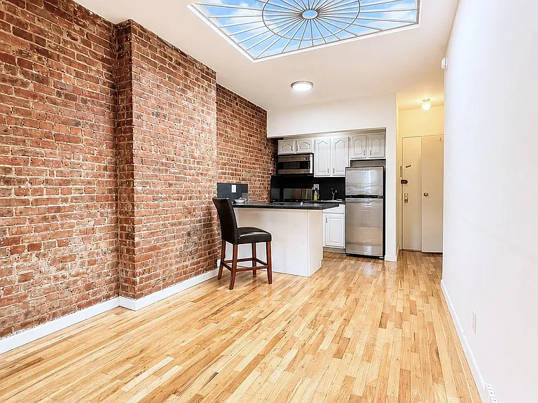 55 W 84th St #4R — Photo 3