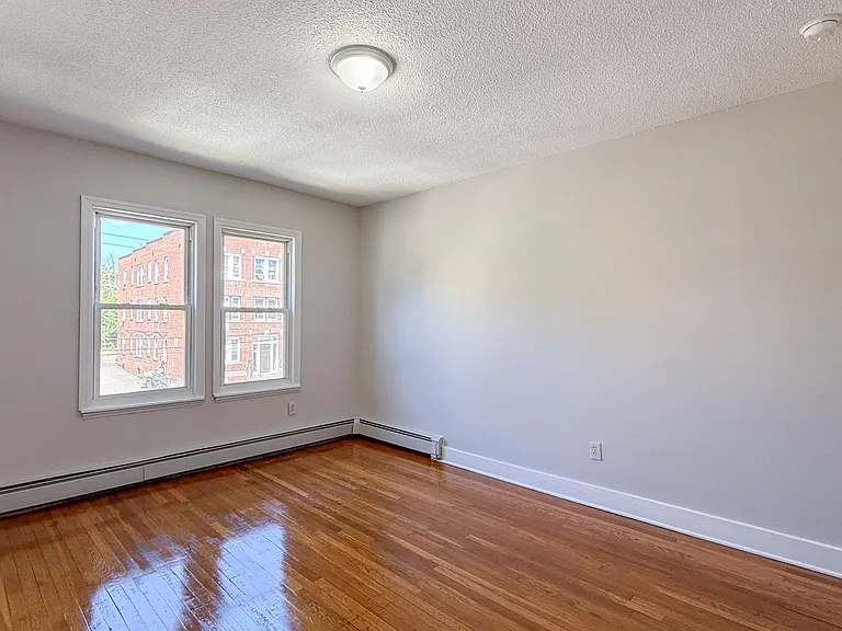 450 Barbour St — Photo 4