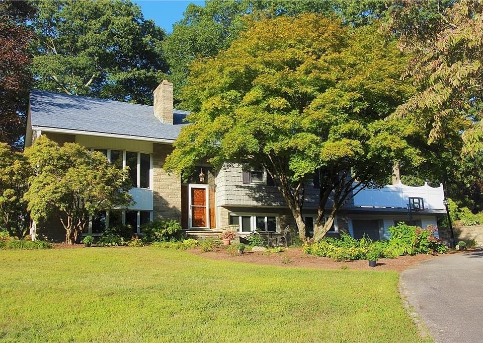 1st image of 34 Thompson Hill Dr