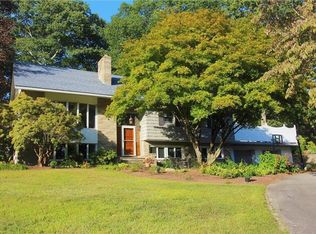 34 Thompson Hill Dr, Cumberland, RI 02864