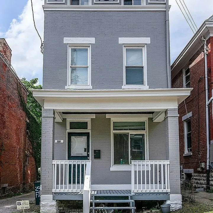 2323 Flora St