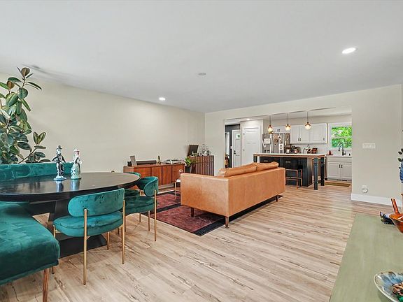 5th image of 1008 Devonshire Dr