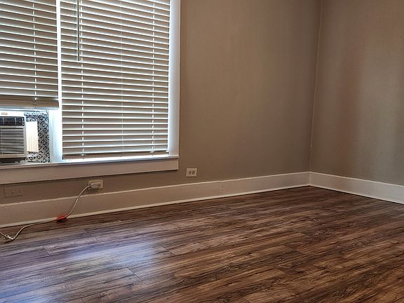 3rd image of 1601 W Woodlawn Ave APT 4