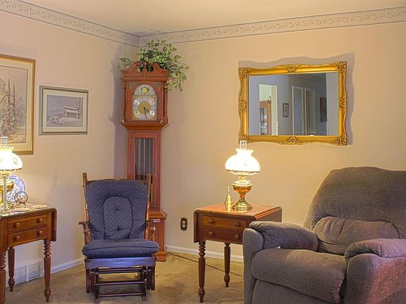 2nd image of 1749 Gleneagles Dr