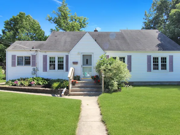 438 Elm St, Dyer, IN 46311