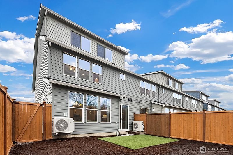 4th image of 15814 23rd Avenue NE