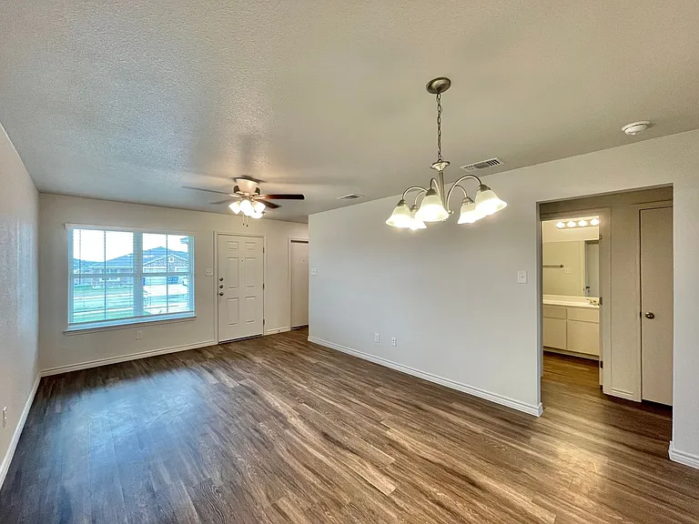1802 Clovis Dr — Photo 6