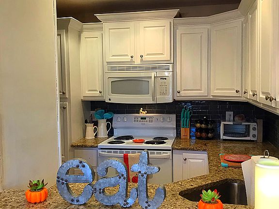 3rd image of 2787 Woodgate Ln APT 15