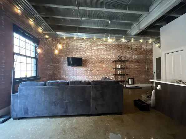 40 E University Ave #206, Champaign, IL 61820