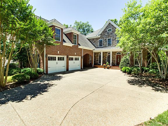 4th image of 636 Burghley Ln