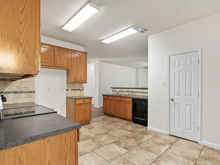 9001 Belvedere Dr — Photo 4
