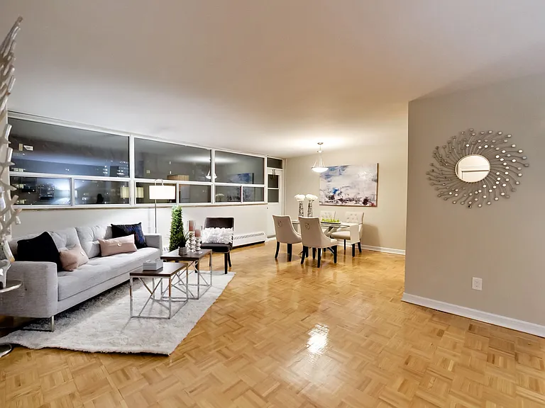 6000 Bathurst St — Photo 8