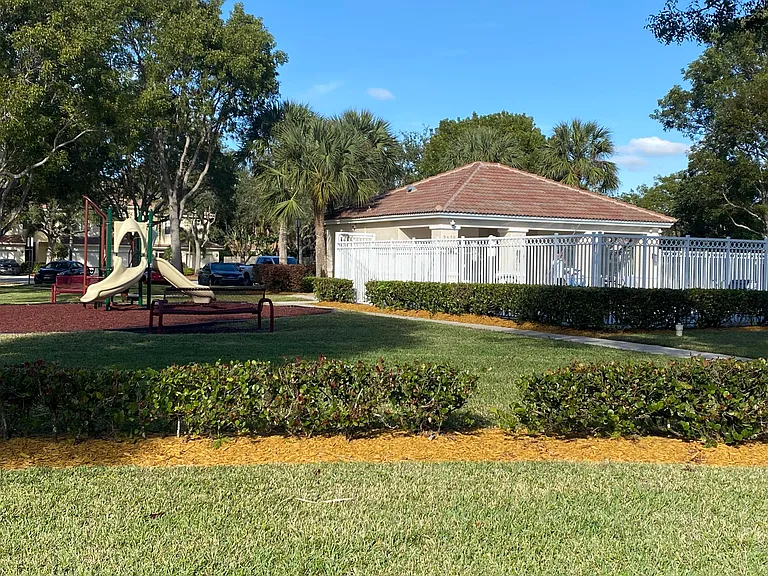 9911 Porta Leona Ln — Photo 45