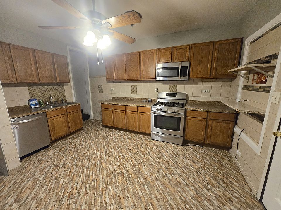 1st image of 6048 S Albany Ave #1