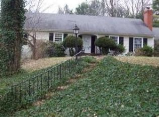 1222 Ridgeway Rd, Johnson City, TN 37601