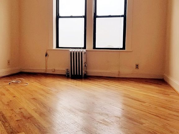 4th image of 2458 27th St APT 2B