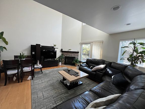 3rd image of 688 E Whispering Oaks Dr