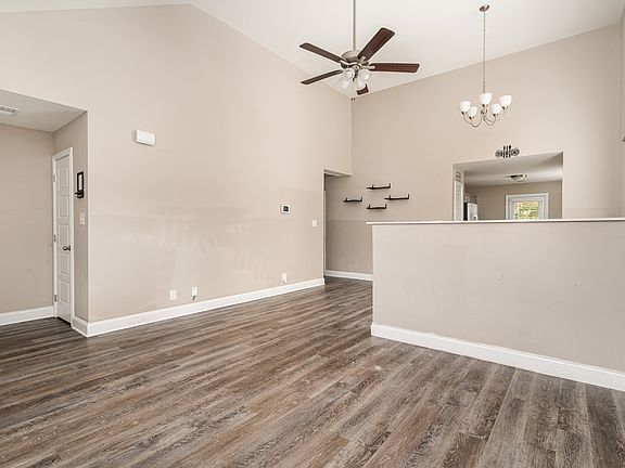 4th image of 614 Battery Ct