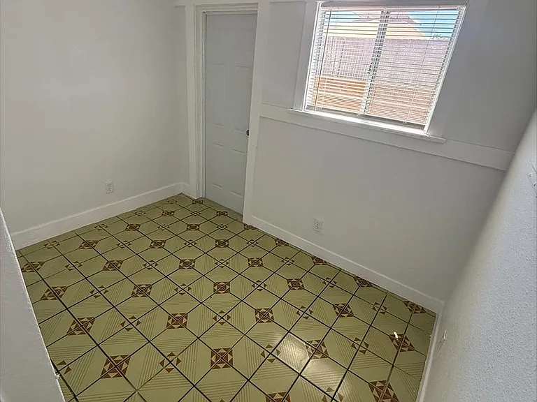 1210 Hoffman Ave — Photo 20