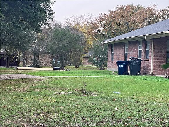 2nd image of 1220 Phoenix St