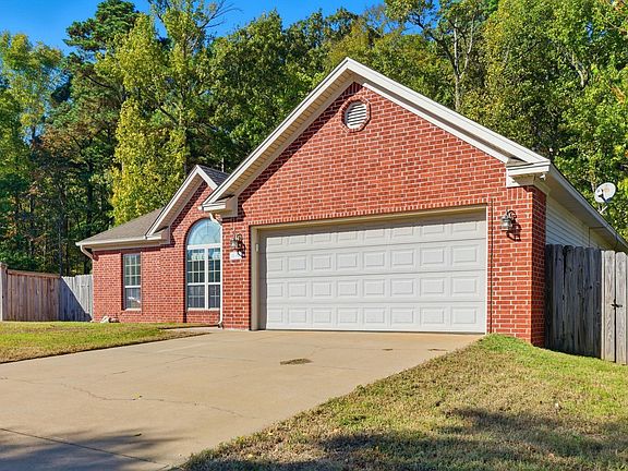 3rd image of 1810 White Oak Cir