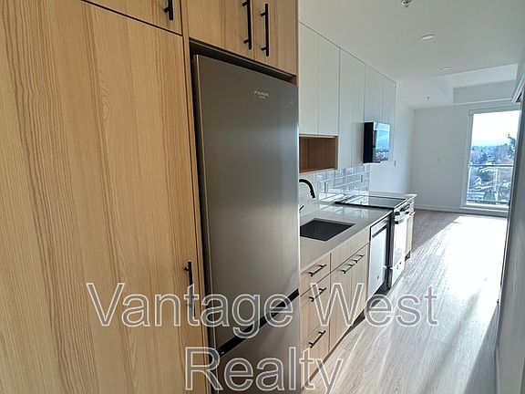 2nd image of 1380 Pridham Ave #608