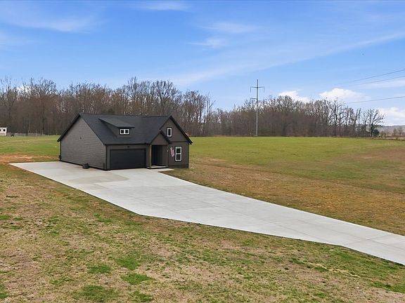 2nd image of 1637 Smartt Station Rd