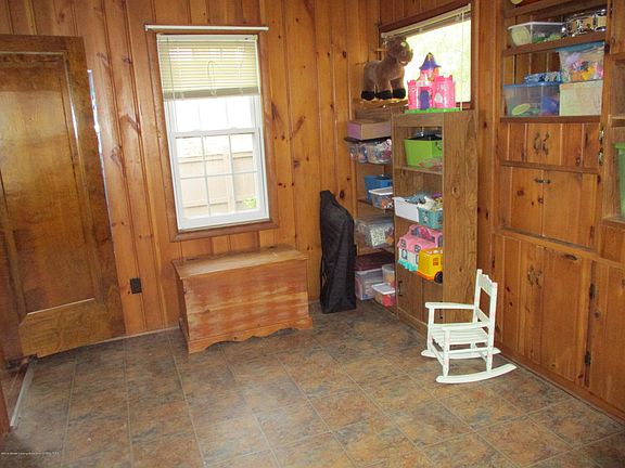 3rd image of 715 Linden St