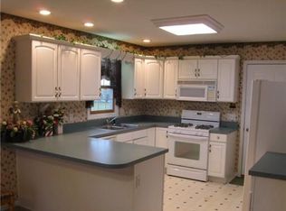 2737 11th Rd, Bourbon, IN 46504