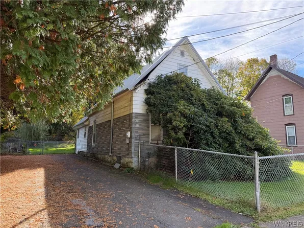 24 E Jefferson St, Salamanca, NY 14779