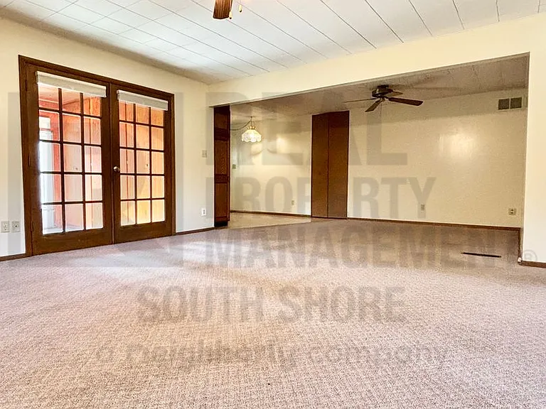 555 Meadow Ln — Photo 7