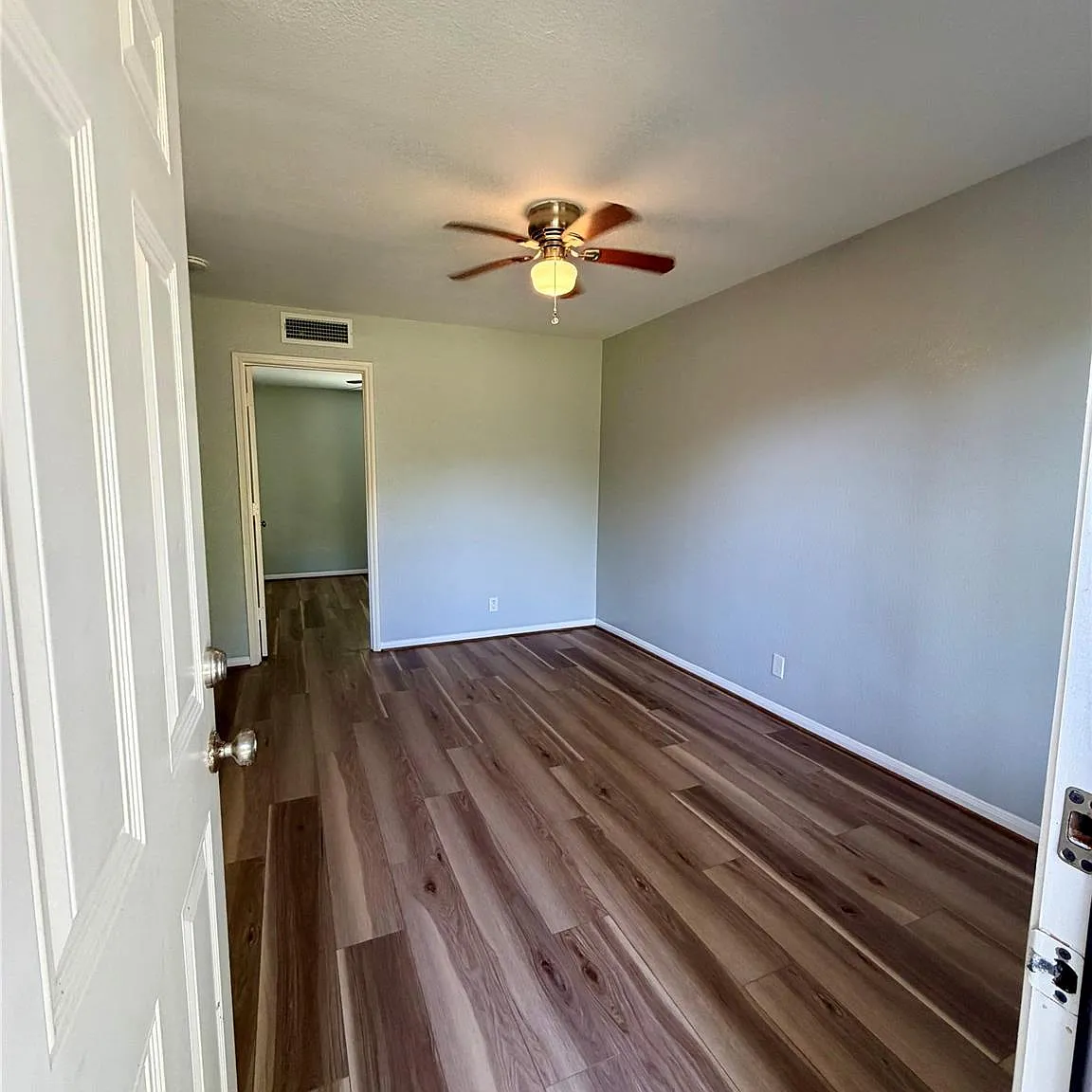 1 bed, 1.0 bath, $880 — Photo 3