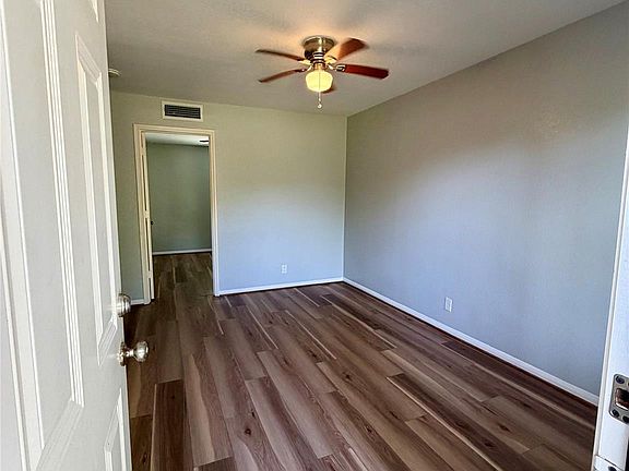 3rd image of 819 Oak St APT 4