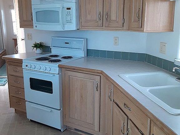 4th image of 9797 E 32nd St #885