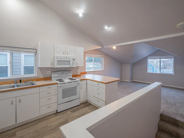 7 W Dravus St #E — Photo 5
