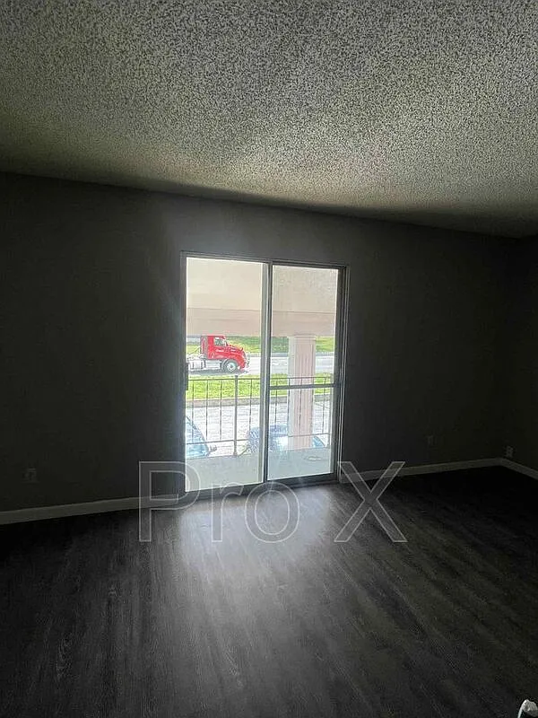 2 bed, 1.0 bath, $775 — Photo 3