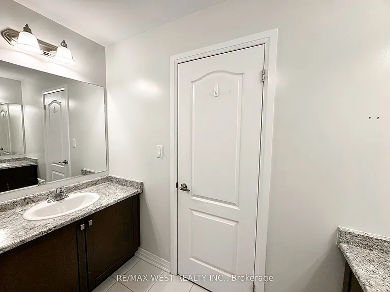 186 Parkinson Cres — Photo 9