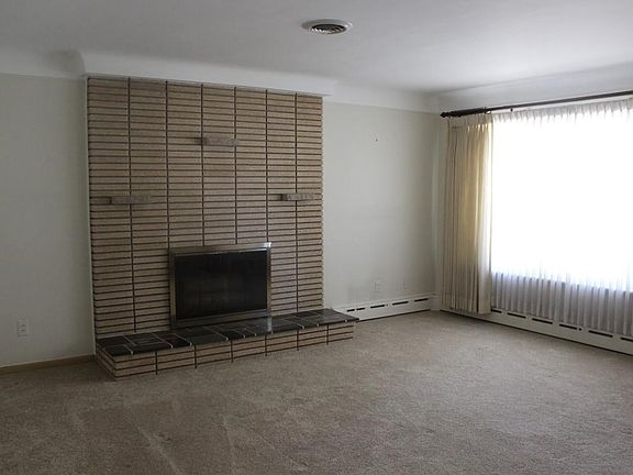 2nd image of 27750 Sylvan Ave