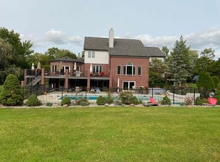 9840 Warren Rd, Plymouth, MI 48170