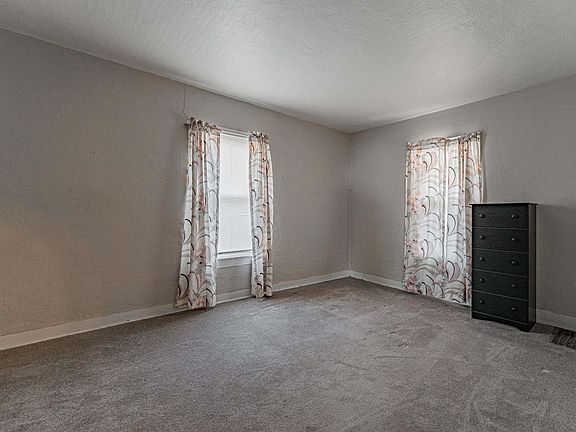 5th image of 1003 N Logan St