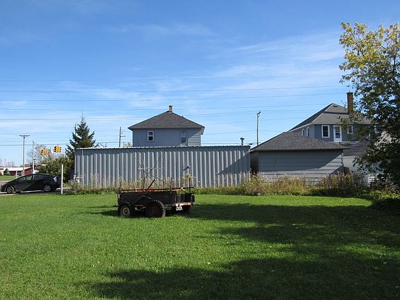 4th image of 1829 Presque Isle Ave