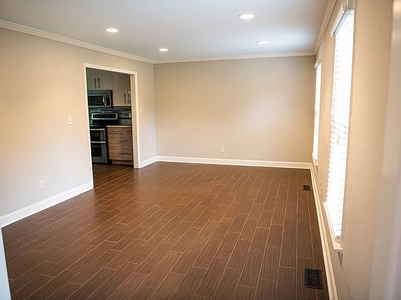 3rd image of 229 Chatham Dr