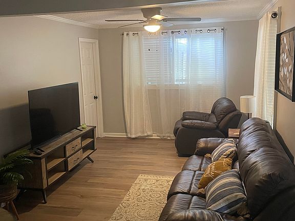 5th image of 303 E Cranford Ave