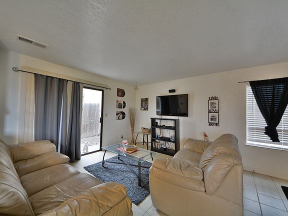 4th image of 8916 Fox Creek Dr