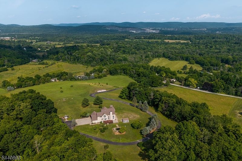 1st image of 130 Pond School Rd