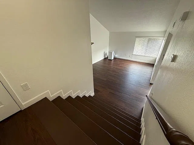 2 bed, 1095 sqft, $2,975 — Photo 3