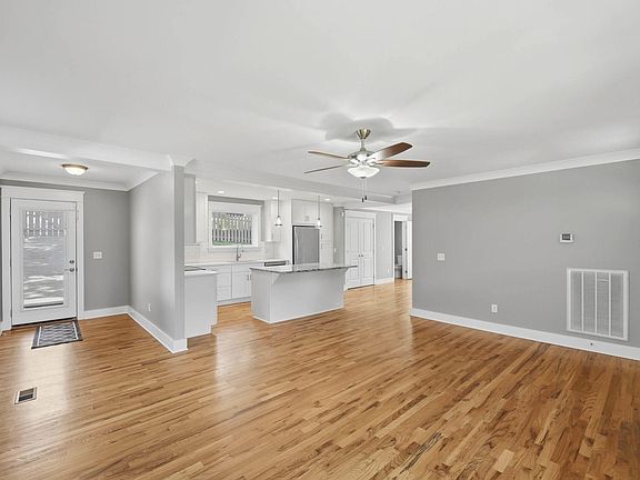 4th image of 1303 Dugdale St