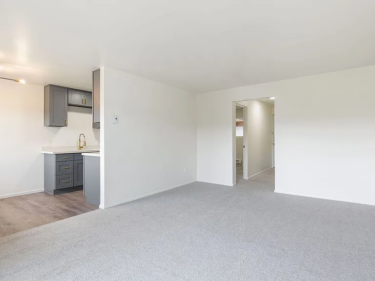 Barrett Apartments — Photo 6