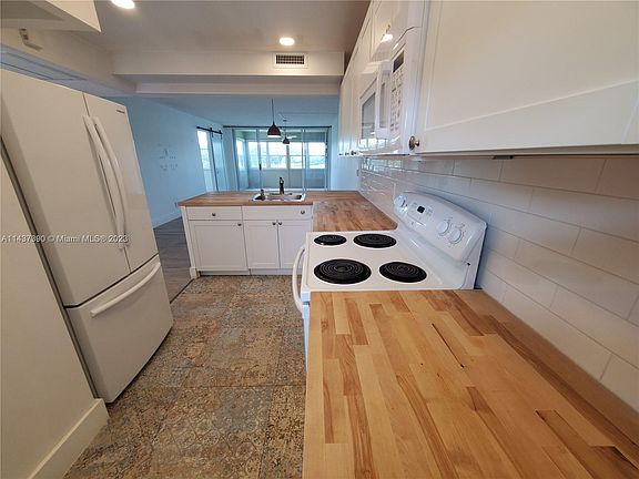 5th image of 9460 Poinciana Pl APT 306